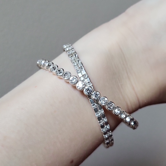 Exquisite Criss-cross Rhinestone Bracelet! - Picture 6 of 9